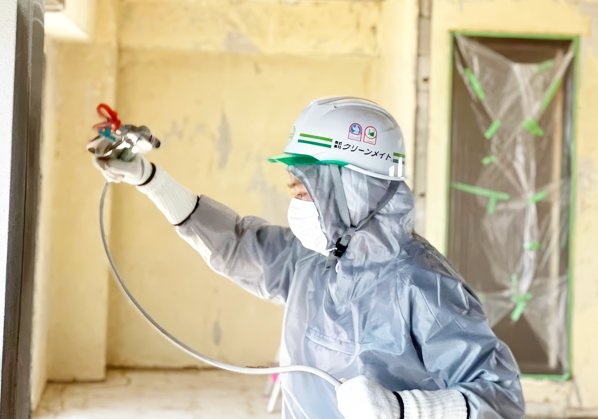 台風や豪雨による床上・床下浸水被害の汚泥撤去および、カビ・感染症を防ぐための洗浄消毒作業